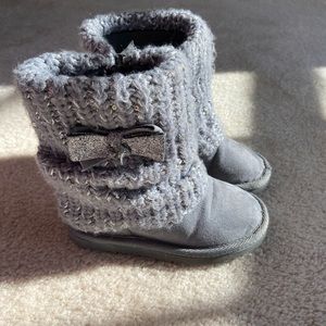 Grey sweater boots. Toddler girl, size 9